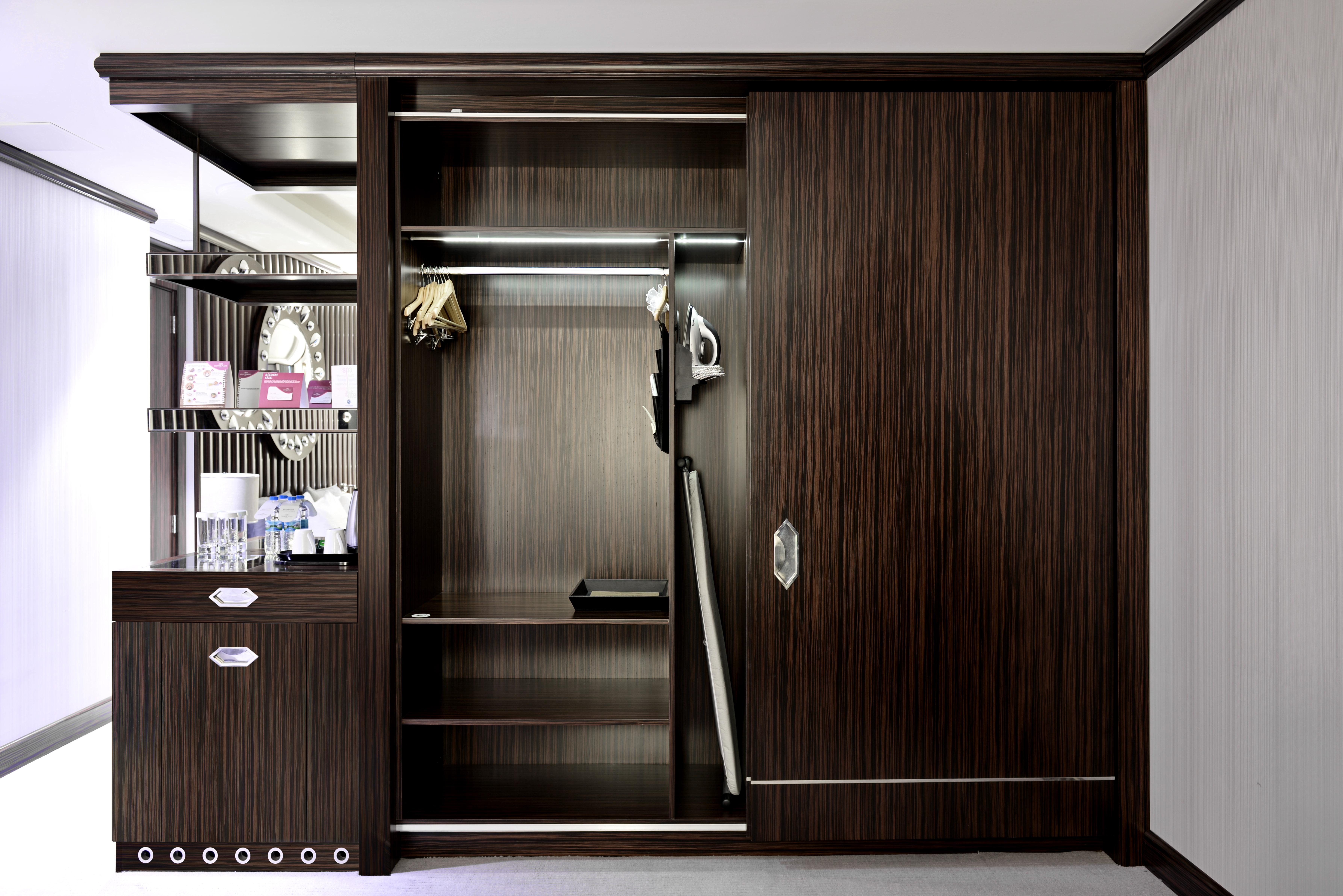 Crowne Plaza Bursa Convention Center & Thermal Spa By Ihg Eksteriør bilde Sliding wardrobe doors