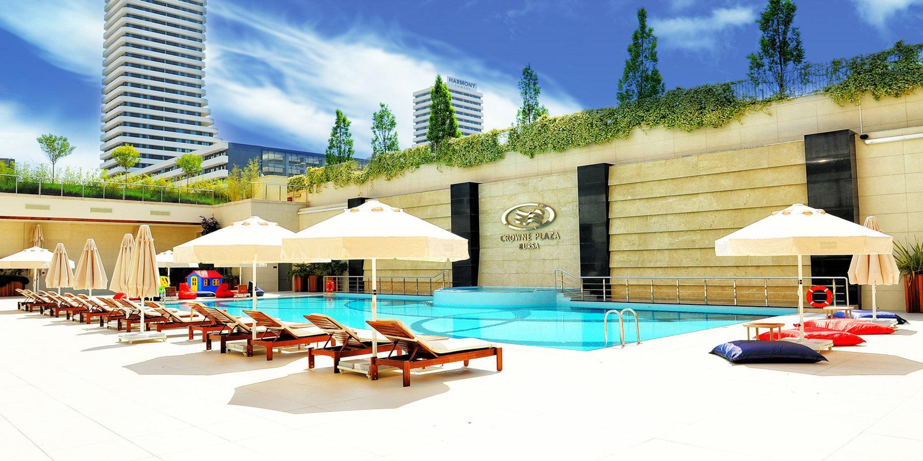 Crowne Plaza Bursa Convention Center & Thermal Spa By Ihg Eksteriør bilde The swimming pool at the hotel