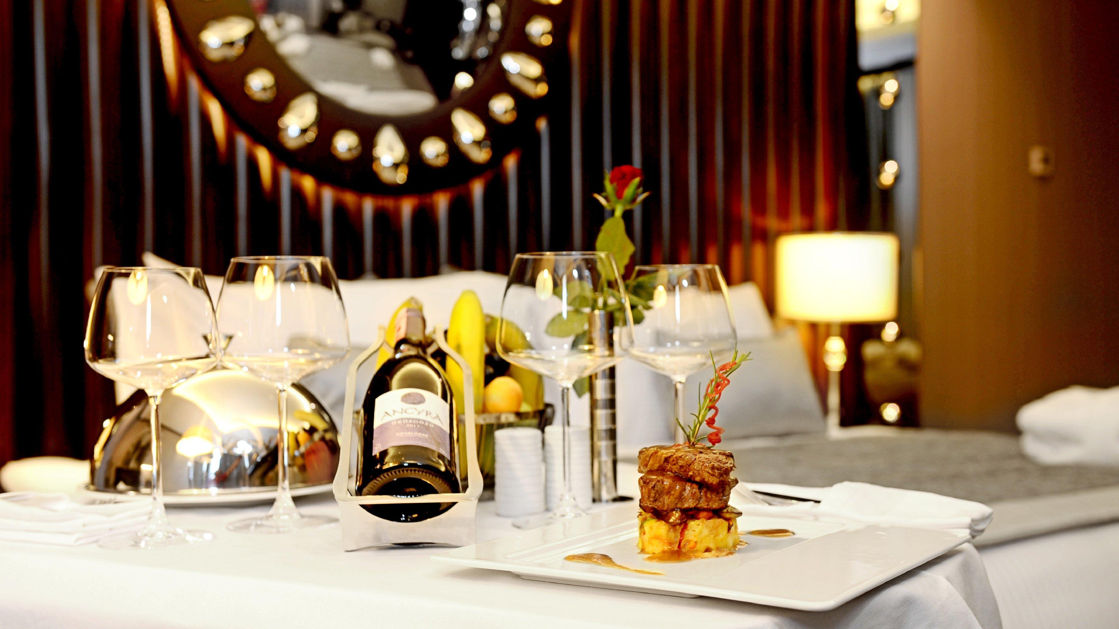 Crowne Plaza Bursa Convention Center & Thermal Spa By Ihg Eksteriør bilde A table set for fine dining