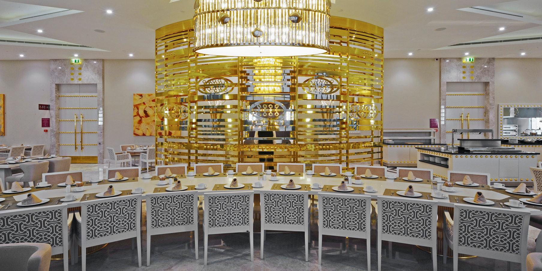 Crowne Plaza Bursa Convention Center & Thermal Spa By Ihg Eksteriør bilde The interior of a restaurant in the mall